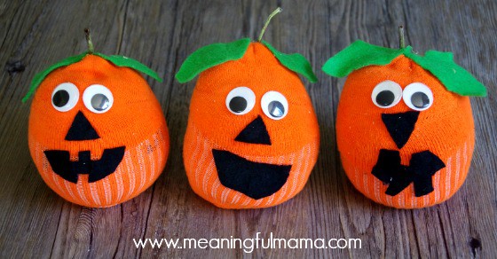 21 Quick & Easy Pumpkin Crafts For Kids To Make 35
