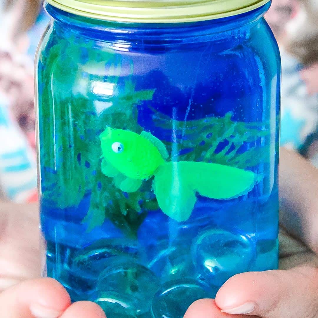 25 Quick And Easy Mason Jar Crafts For Kids To Create 81