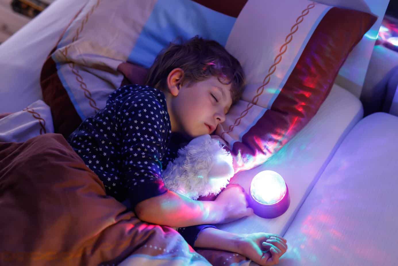 toddler sleeping with night light
