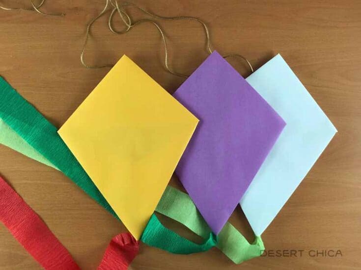 23 Quick And Easy DIY Construction Paper Crafts For Kids 18