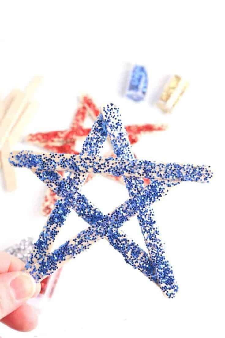 15 Sparkling Fun Glitter Crafts for Kids That They'll Love 12