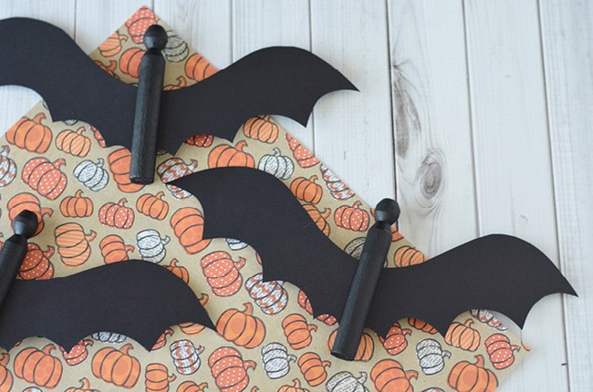 20 Easy Bat Crafts for Kids That Are Spooky-Cute! 12