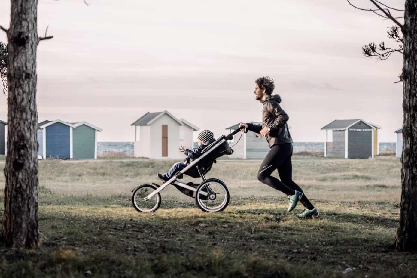 man jogging with Thule Glide 2 jogging stroller