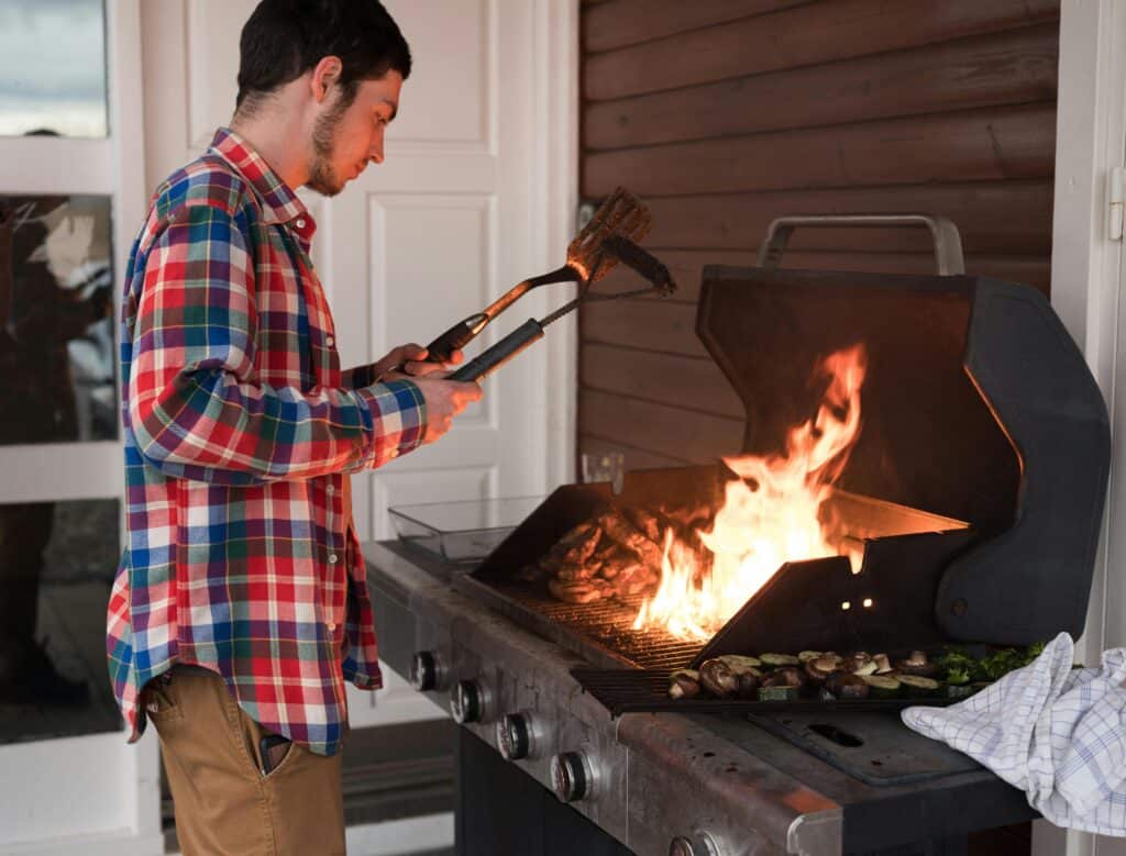 12 Outdoor Cooking Dinners That Work on a Basic Backyard Grill