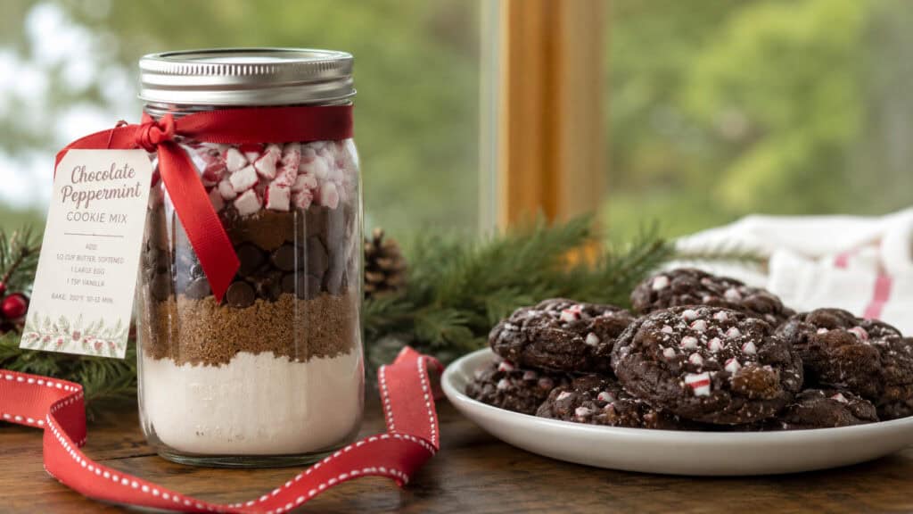 10 Adorable Christmas Cookies in a Jar Recipes for the Perfect Homemade Gift: Sweet Holiday Treats to Spread Joy