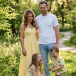 18 Family Picture Outfit Combos for Late Spring / Early Summer