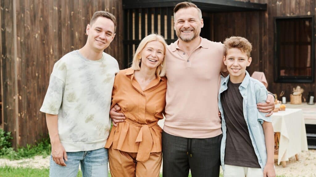 Summer Family Picture Outfits That Coordinate Without Looking Matchy 1 Summer Family Picture Outfits That Coordinate Without Looking Matchy