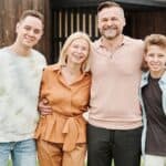 Summer Family Picture Outfits That Coordinate Without Looking Matchy