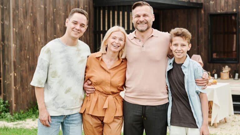 Summer Family Picture Outfits That Coordinate Without Looking Matchy