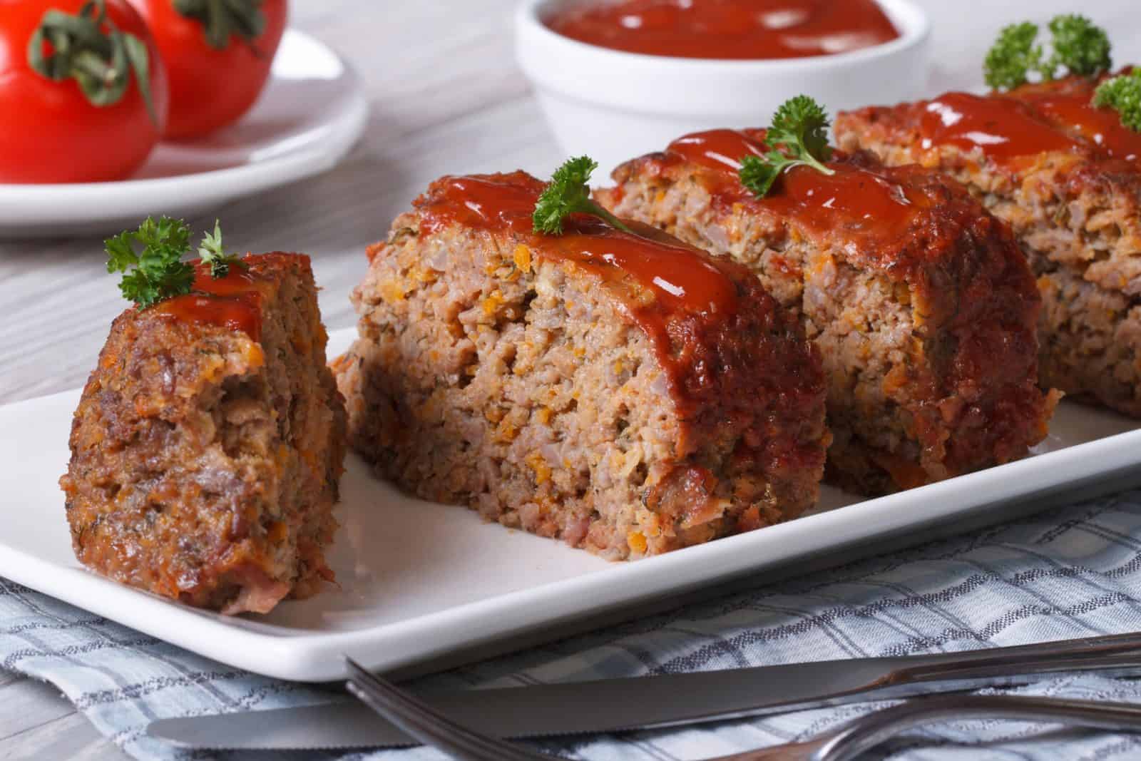Meatloaf with crackers