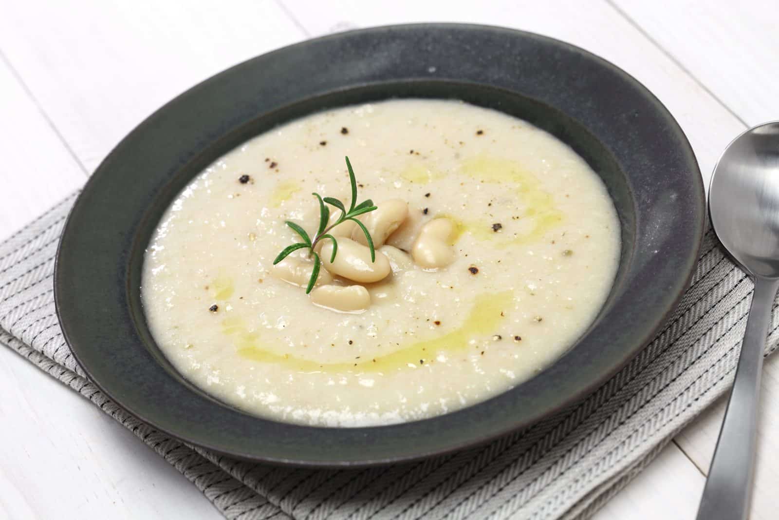 25 Cozy Crockpot Soup Recipes 18 White bean rosemary and lemon soup