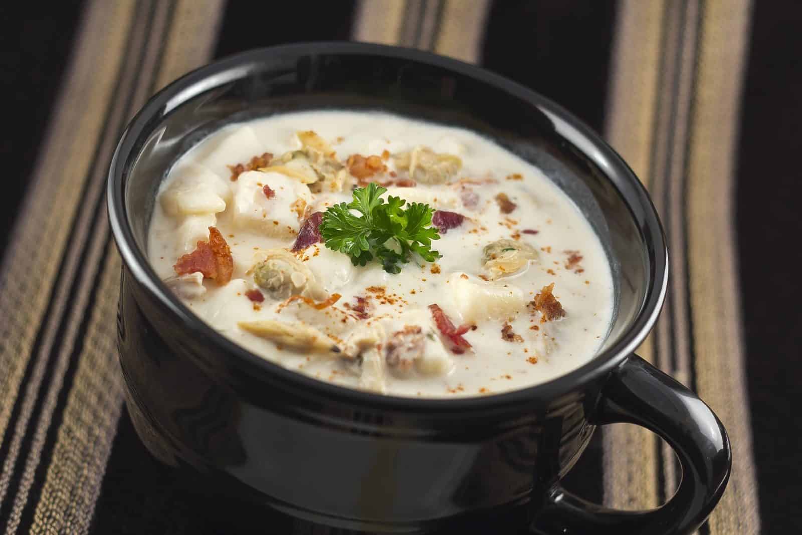 25 Cozy Crockpot Soup Recipes 34 Clam chowder