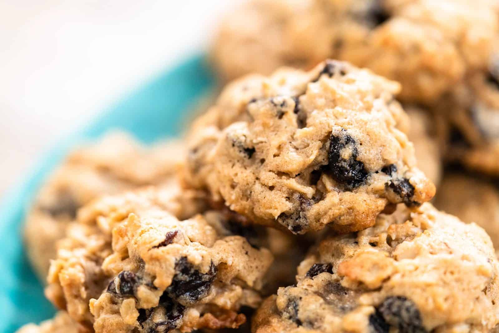 Oatmeal raisin cookie