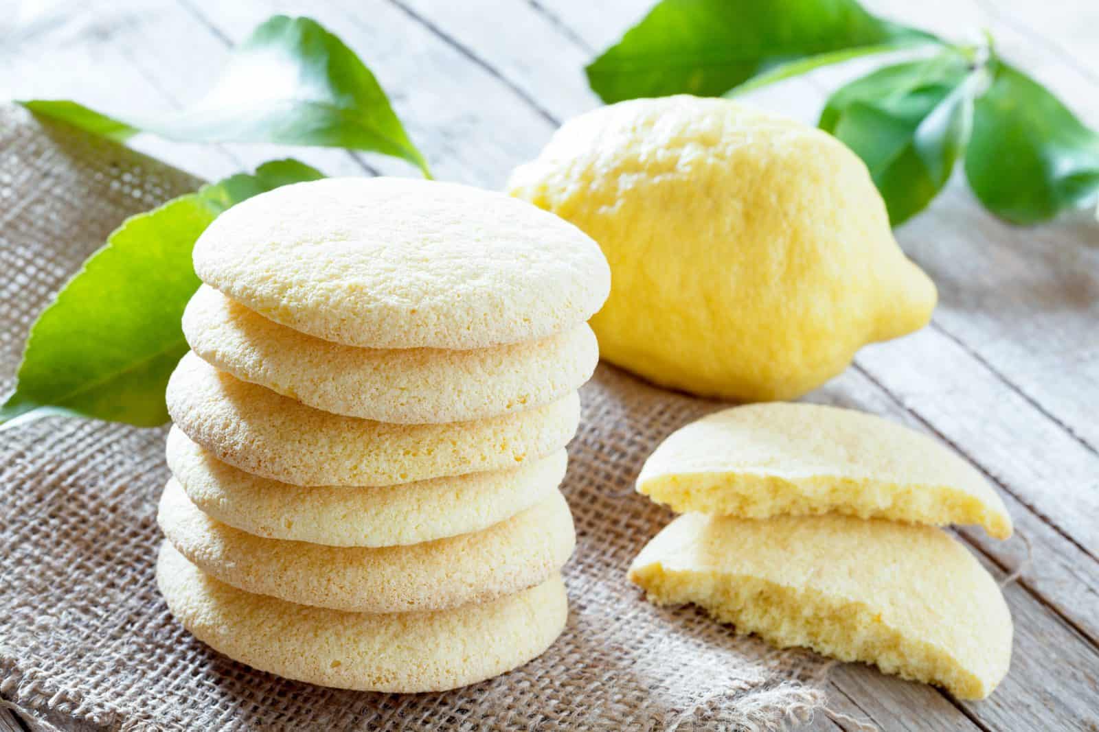 Lemon glaze shortbread cookie