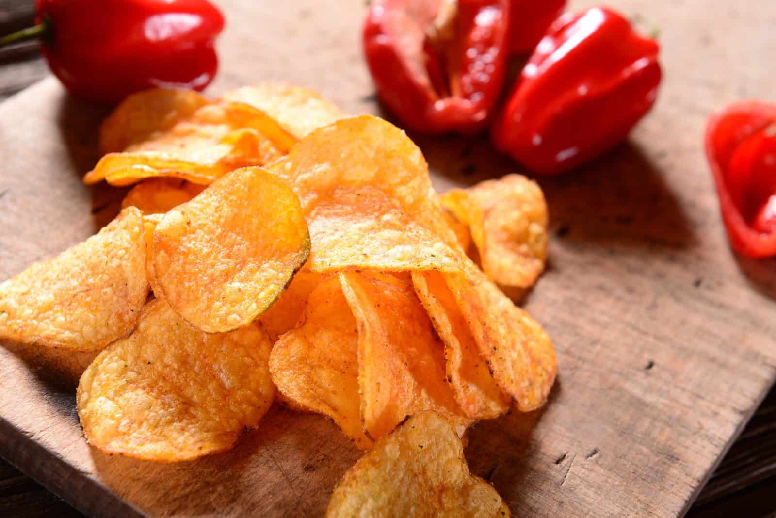 Spicy paprika potato chips