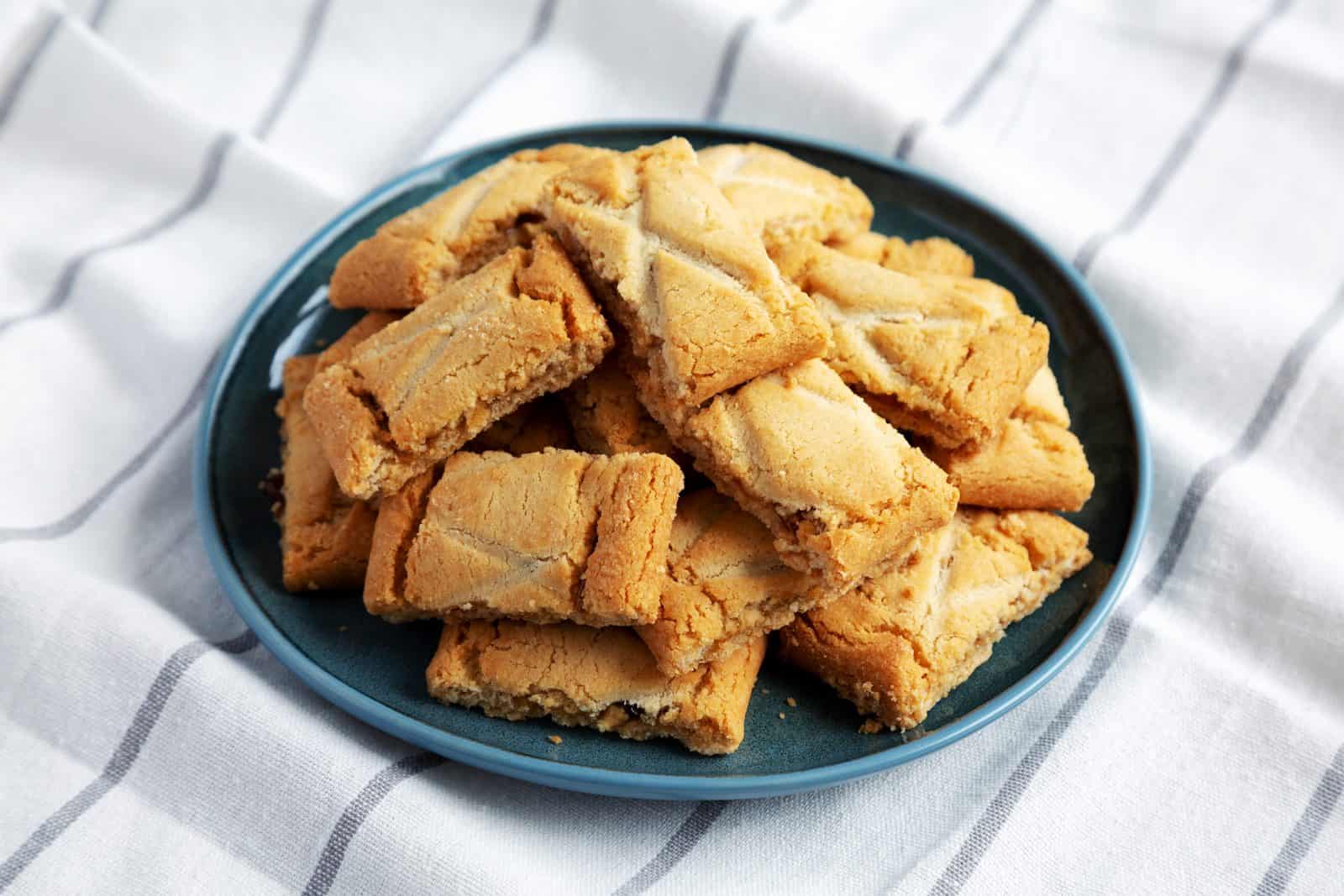 18 Unique Cookie Recipes That Disappear in Minutes 2 Salted caramel apple pie cookie