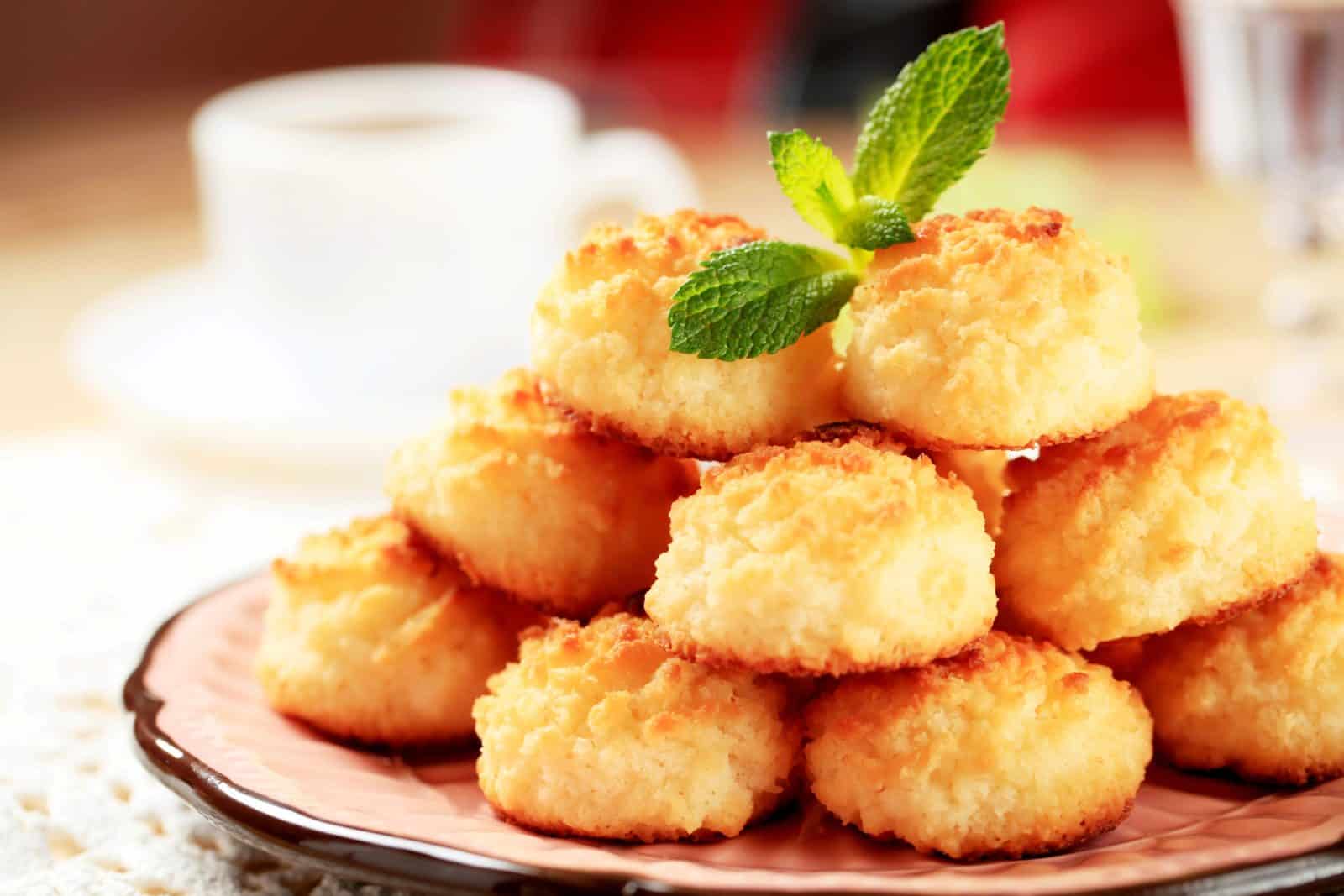 18 Unique Cookie Recipes That Disappear in Minutes 15 Toasted coconut lime macaroon
