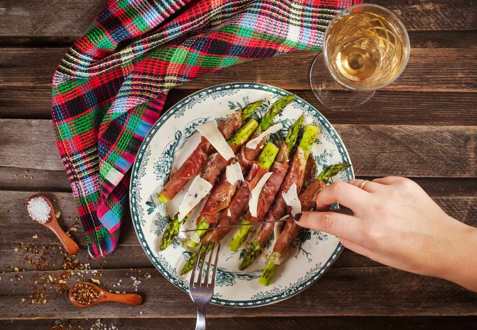 20 Birthday Party Appetizers for Any Age 44 Prosciutto wrapped asparagus