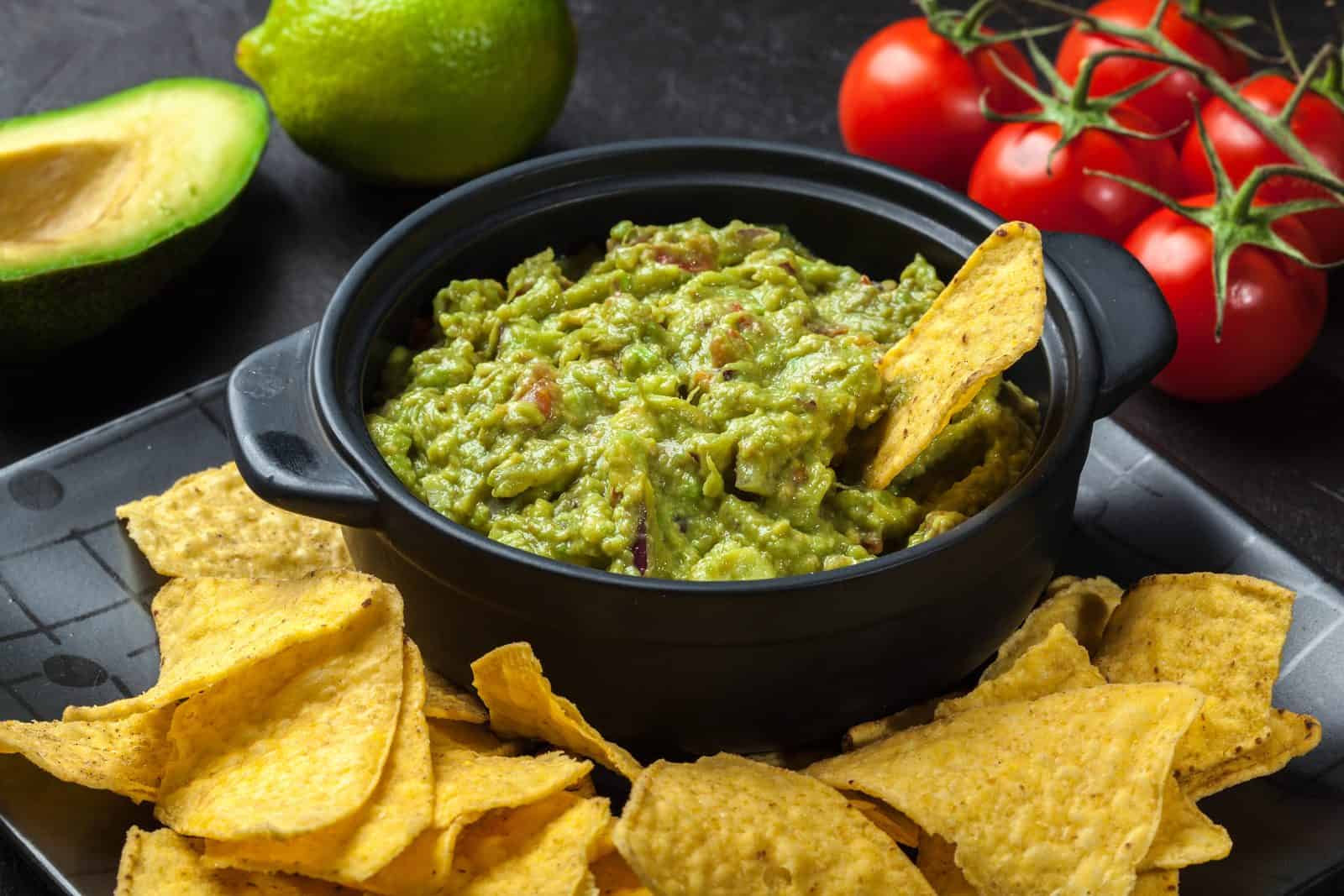 25 Easy Party Appetizers for a Crowd 88 Guacamole and chips
