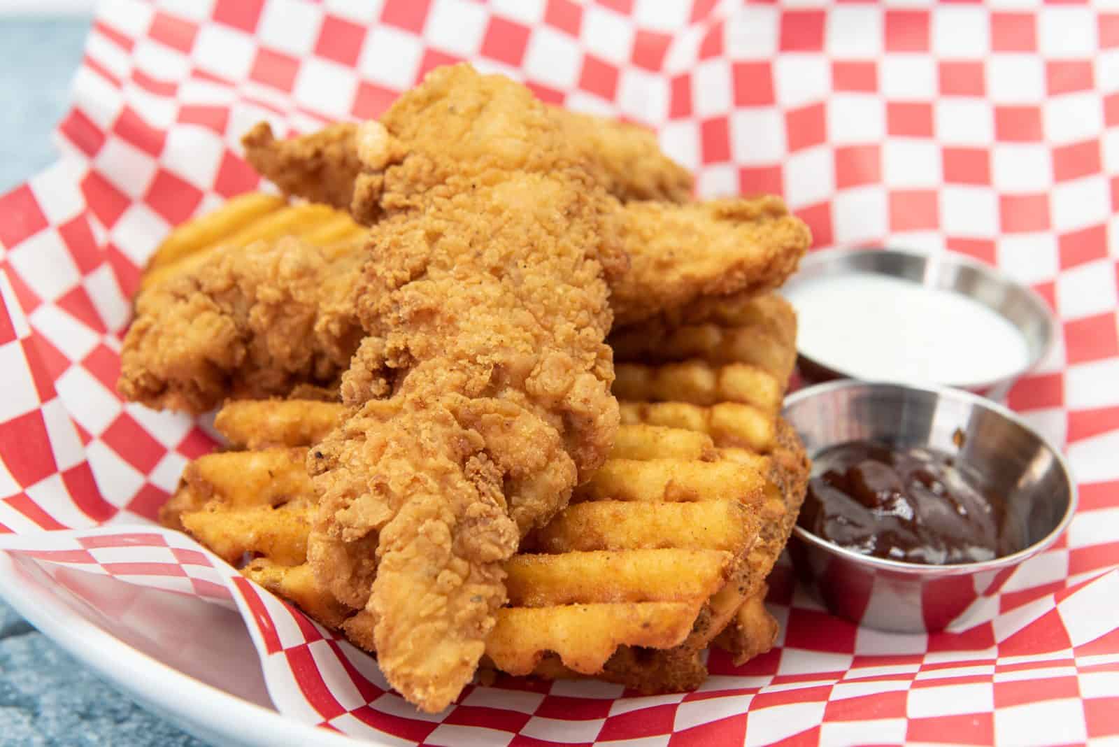 15 Copycat Texas Roadhouse Recipes (Rolls and Butter Included) 18 Pickle juice chicken tender