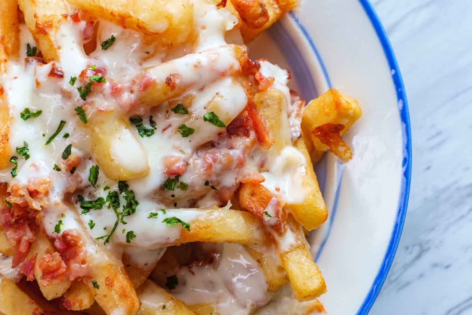 15 Copycat Texas Roadhouse Recipes (Rolls and Butter Included) 24 Dallas cheese fries