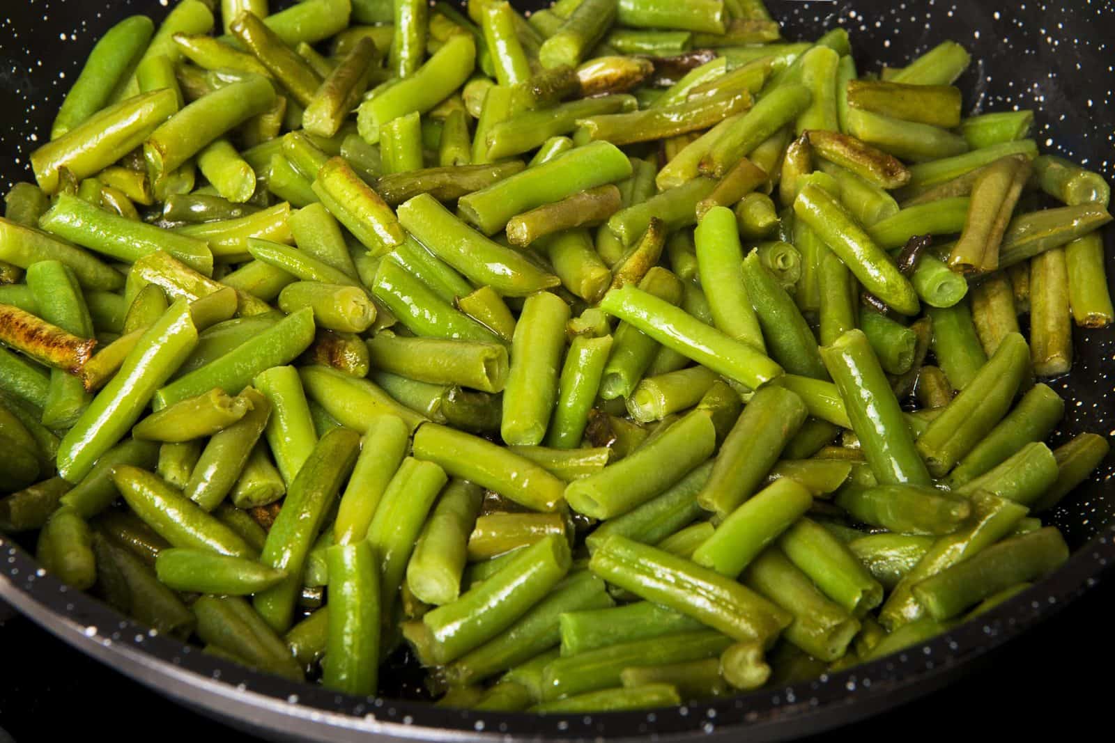 15 Copycat Texas Roadhouse Recipes (Rolls and Butter Included) 28 Buttery green beans