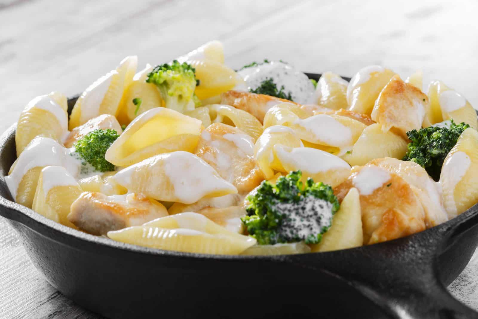 20 Chicken Casserole Recipes for Big Gatherings 6 Broccoli chicken alfredo bake