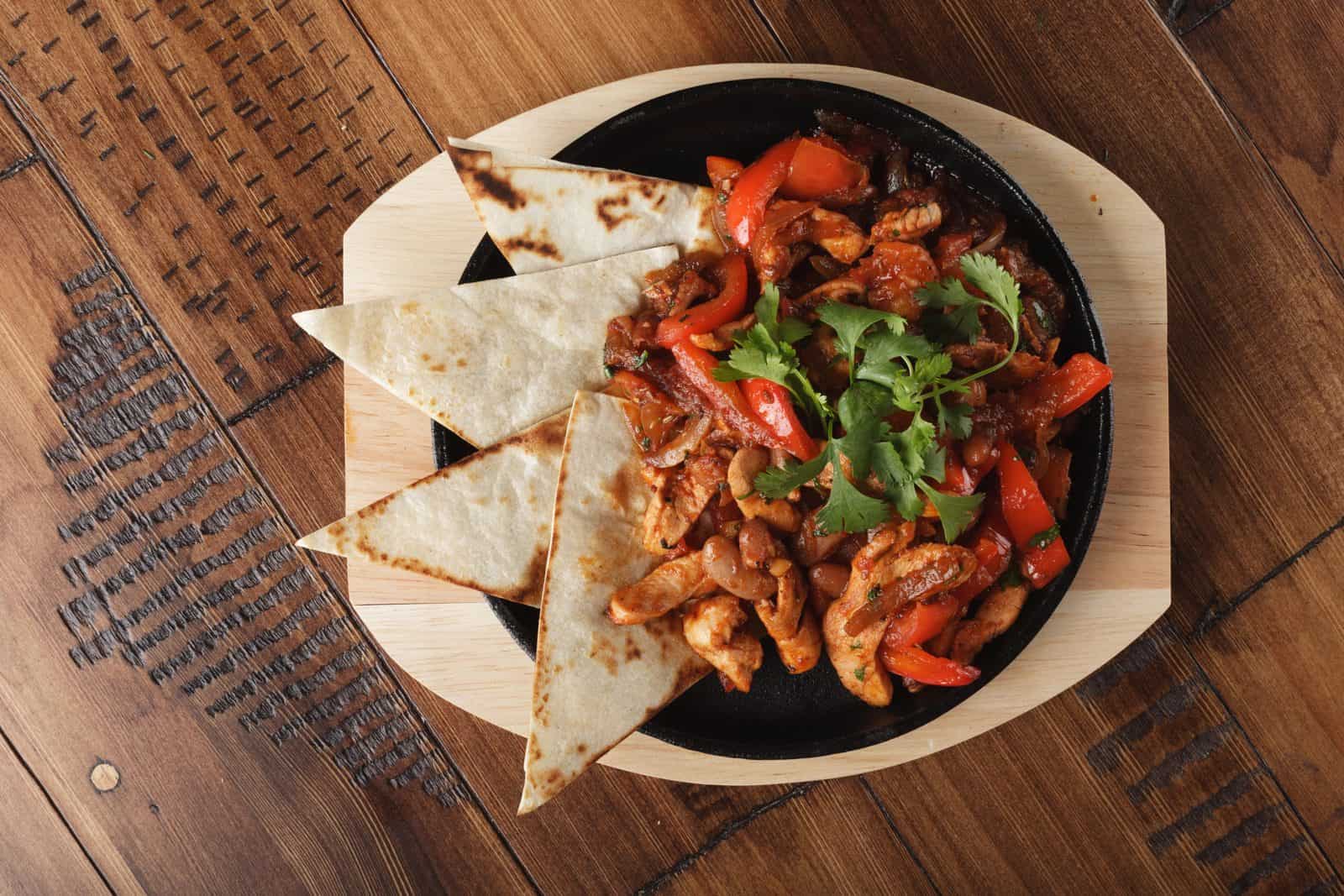 17 Crockpot Chicken Tacos and Bowls for Busy Families 15 Chicken fajita bowl