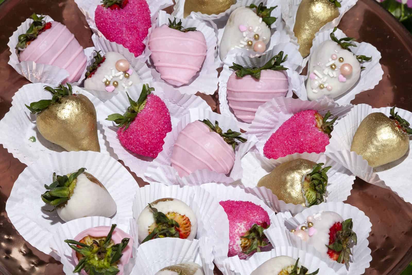 22 Easy Costco Party Appetizers 38 Costco chocolate covered strawberries on skewer