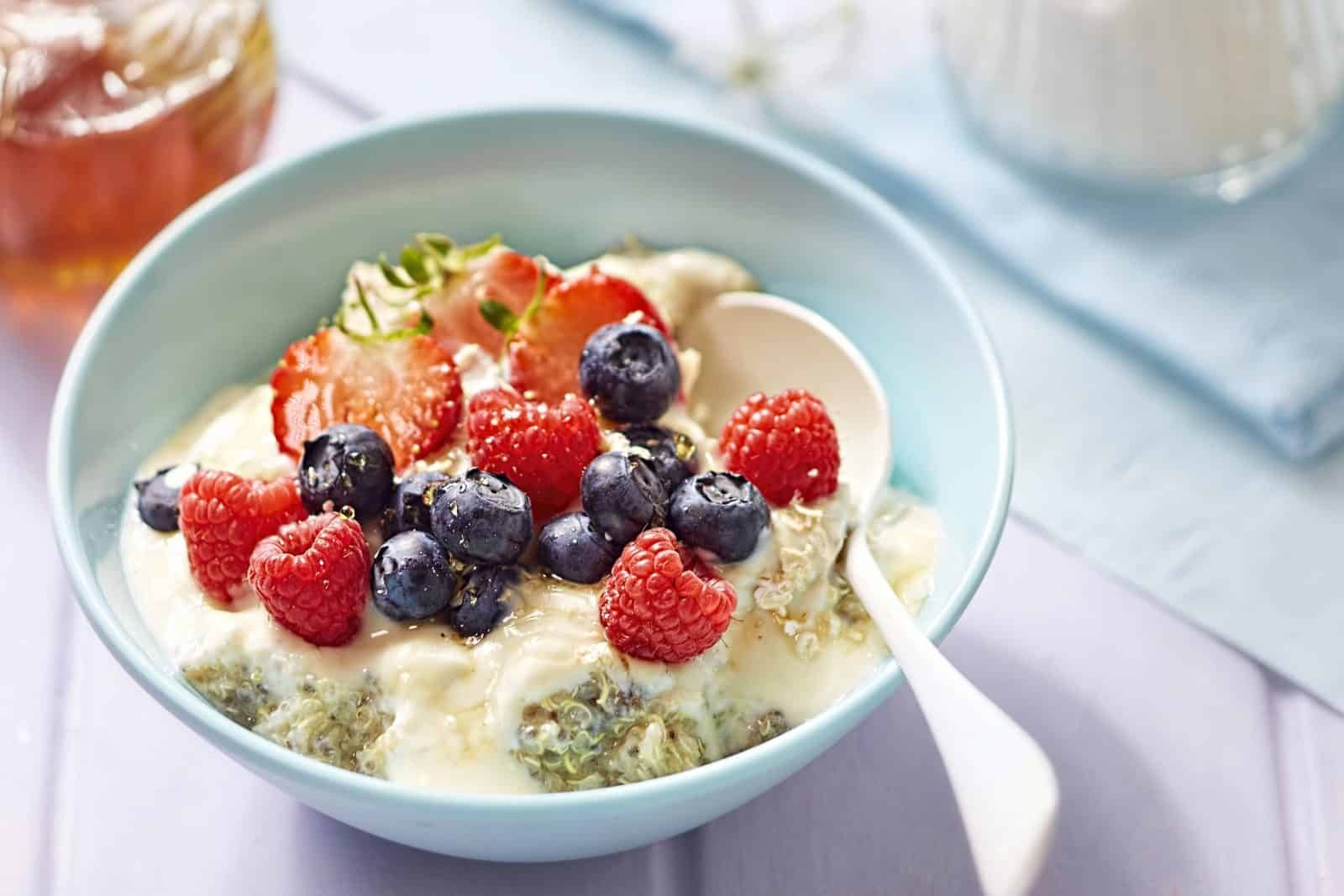 26 Warm Breakfast Ideas for Cold Mornings 38 Warm breakfast quinoa bowl