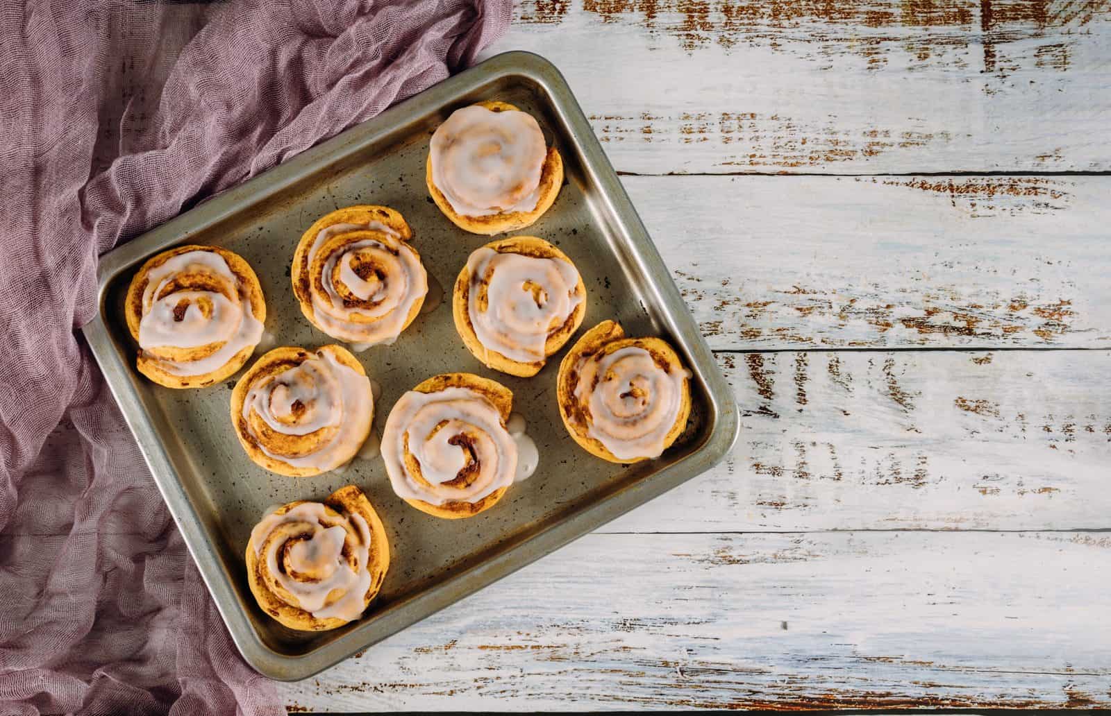 26 Warm Breakfast Ideas for Cold Mornings 48 Cinnamon rolls warm breakfast pastry