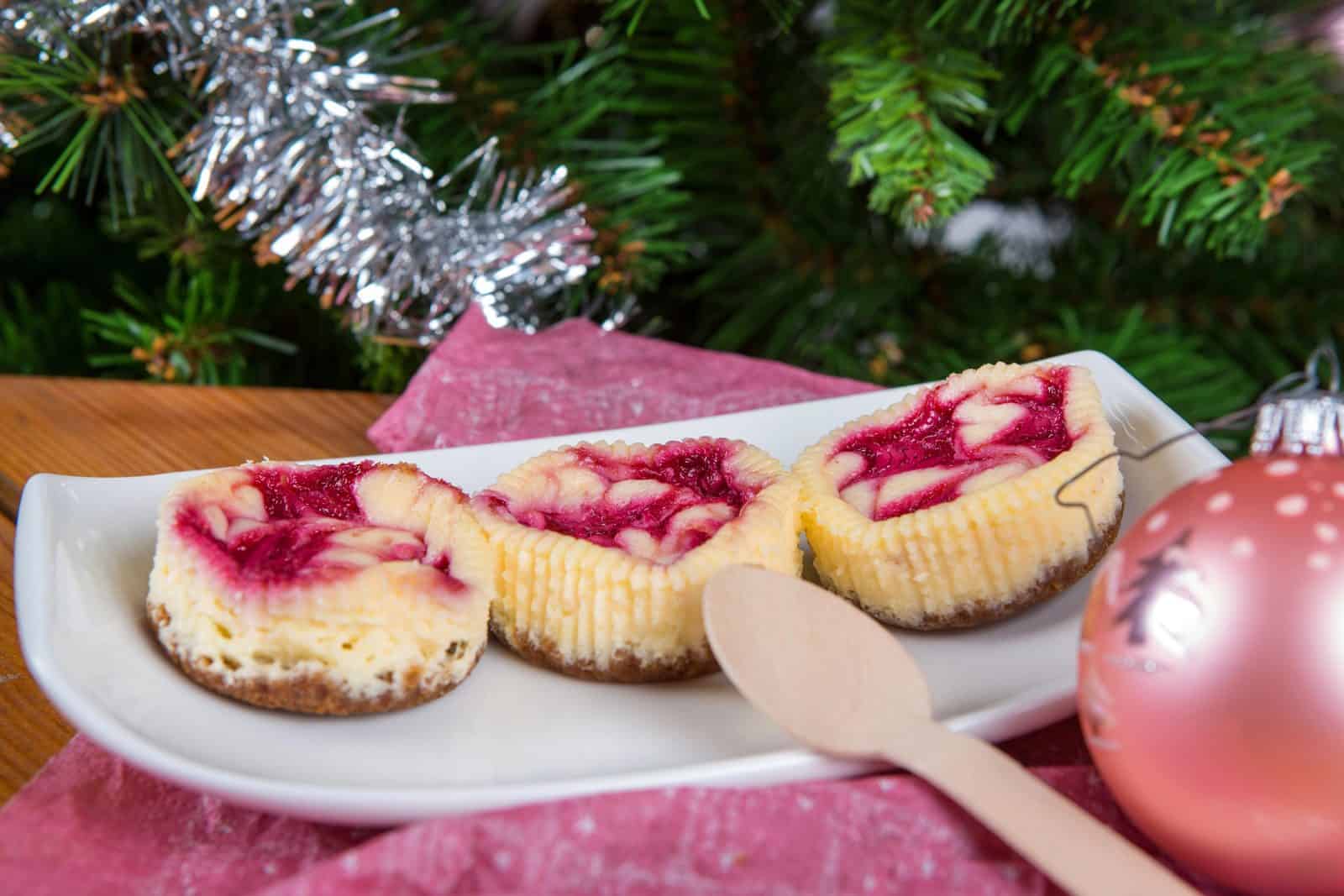 22 Mini Cheesecake Recipes for Parties 6 Raspberry swirl cheesecake