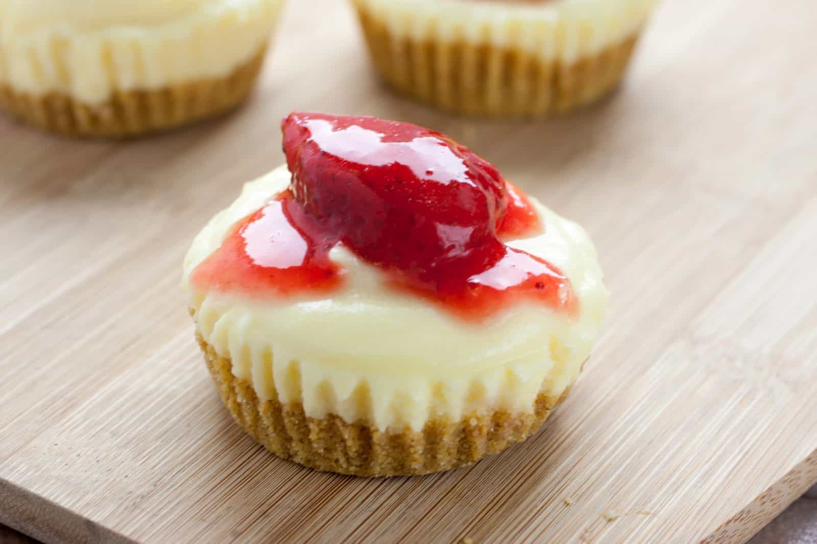 22 Mini Cheesecake Recipes for Parties 8 Strawberry cheesecake