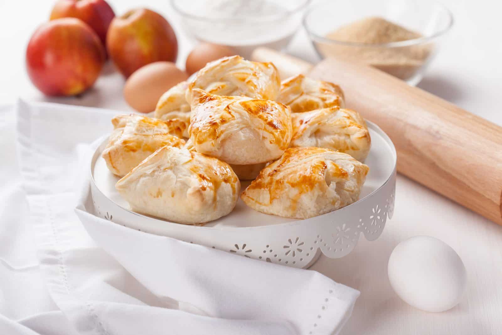 30 Apple Dessert Recipes That Look Fancy With Zero Effort 34 Cinnamon apple turnover wreath