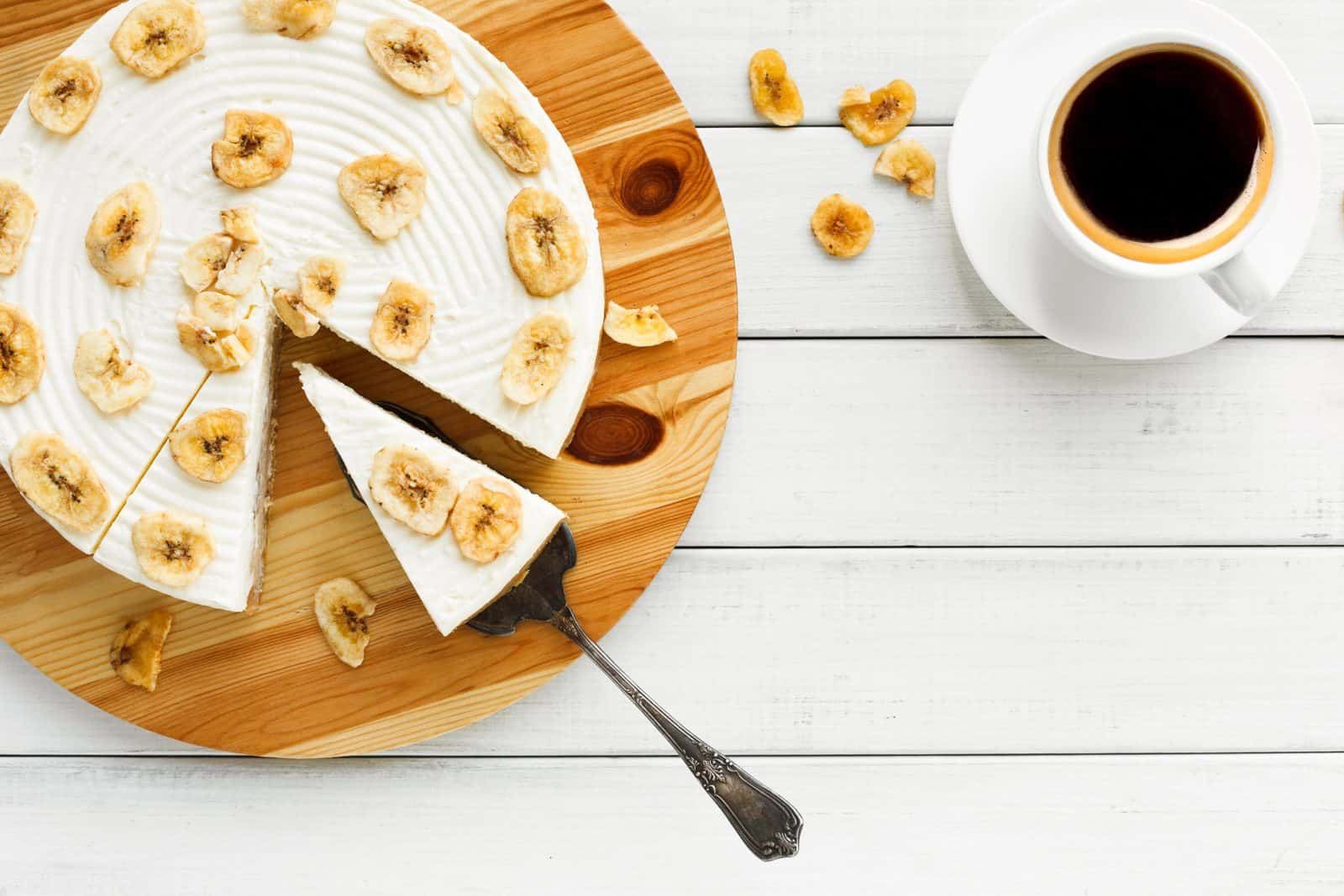 Almond banana cheesecake