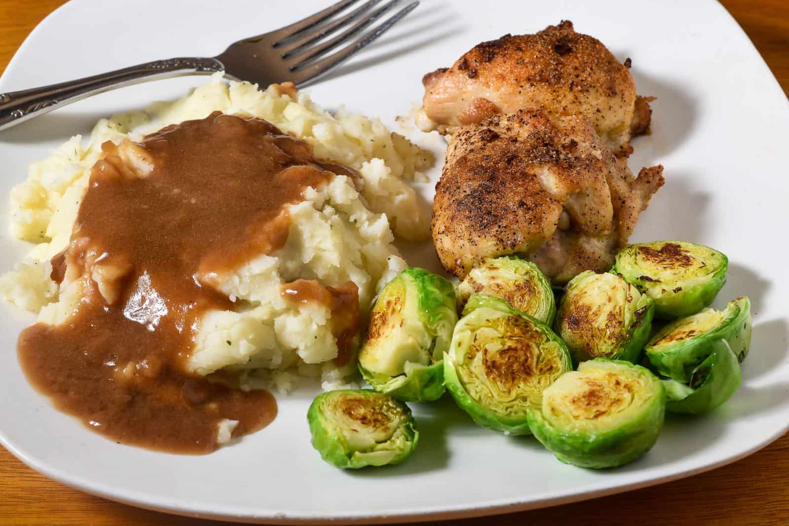 24 Classic Southern Chicken Recipes for Comforting Family Meals 78 Smothered chicken