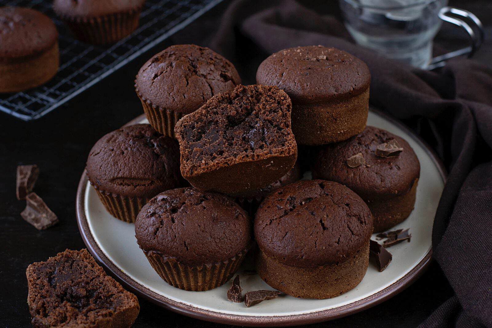 22 Recipes That Start With Brownie Mix 8 Brownie mix lava cupcake
