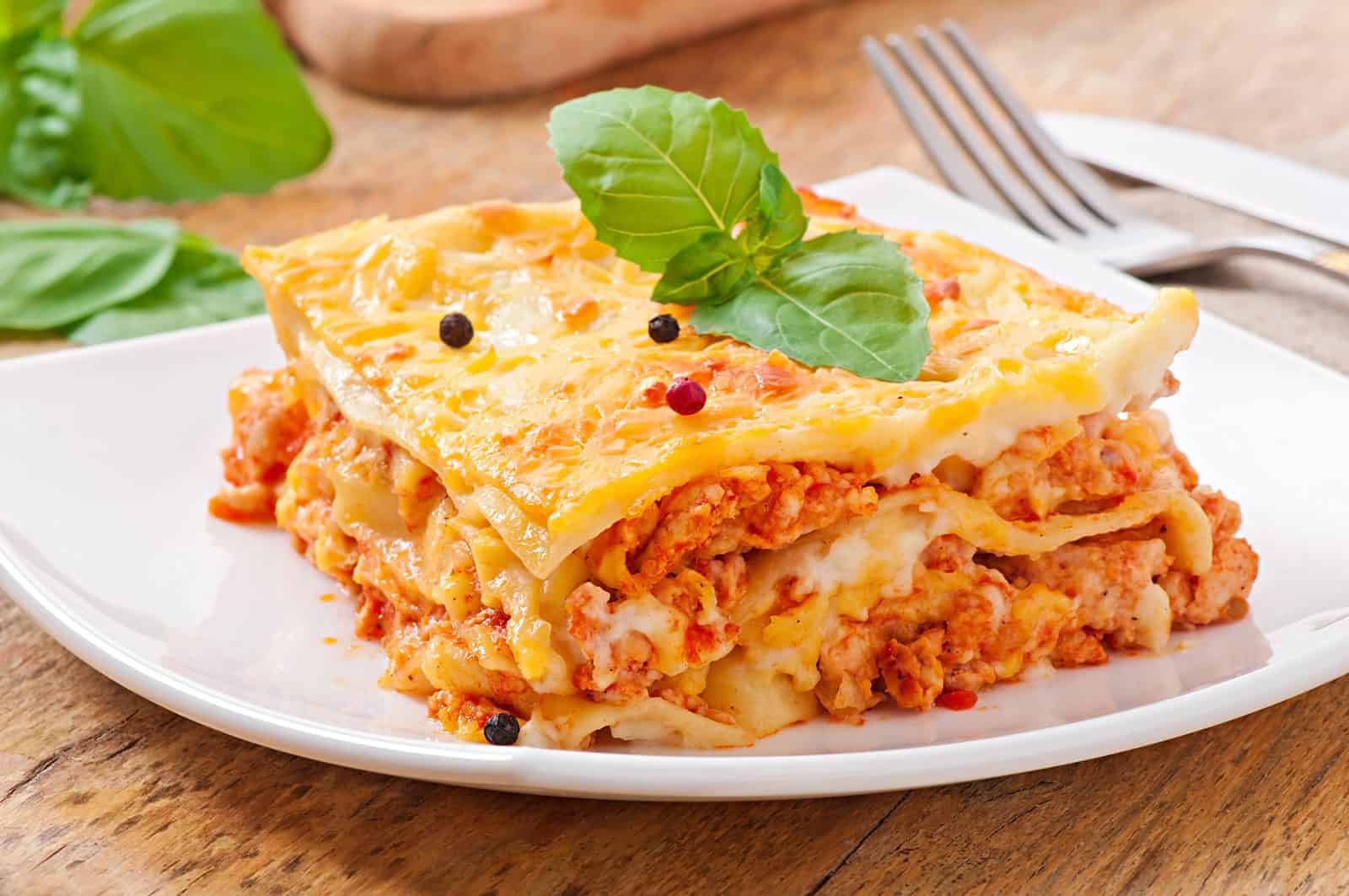 20 Easy Lasagna Recipes for Feeding a Crowd 4 Meat sauce lasagna