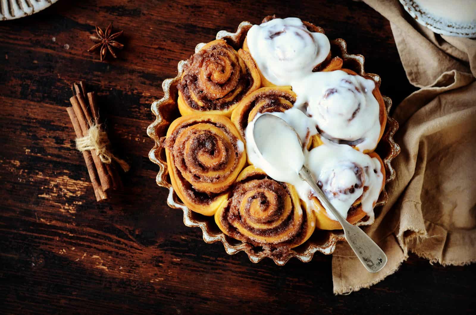 Copycat Breakfast Recipes for Slow Weekends 14 Cinnabon cinnamon roll