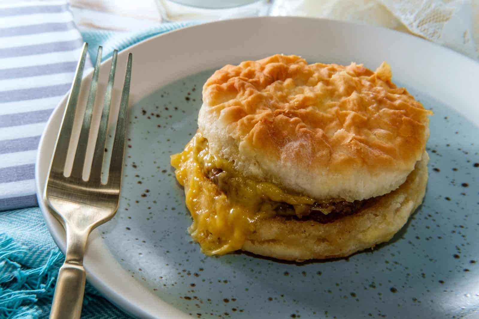 Copycat Breakfast Recipes for Slow Weekends 16 Wendys sausage biscuit