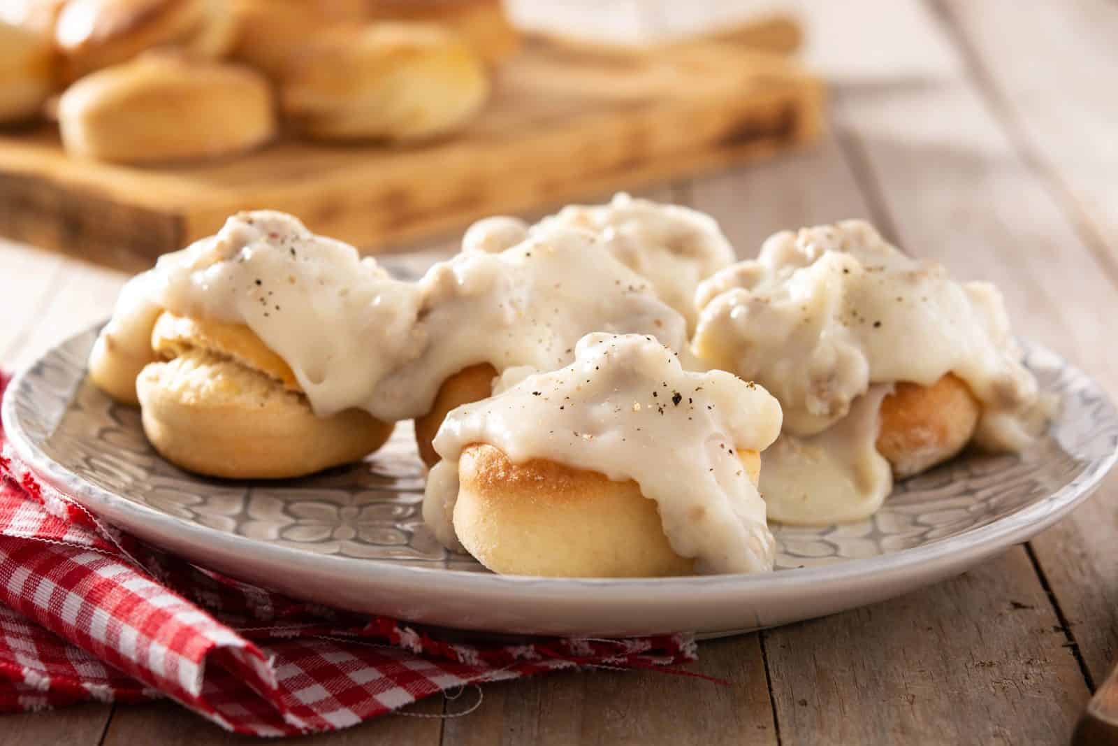 Copycat Breakfast Recipes for Slow Weekends 18 Bob evans sausage gravy and biscuit