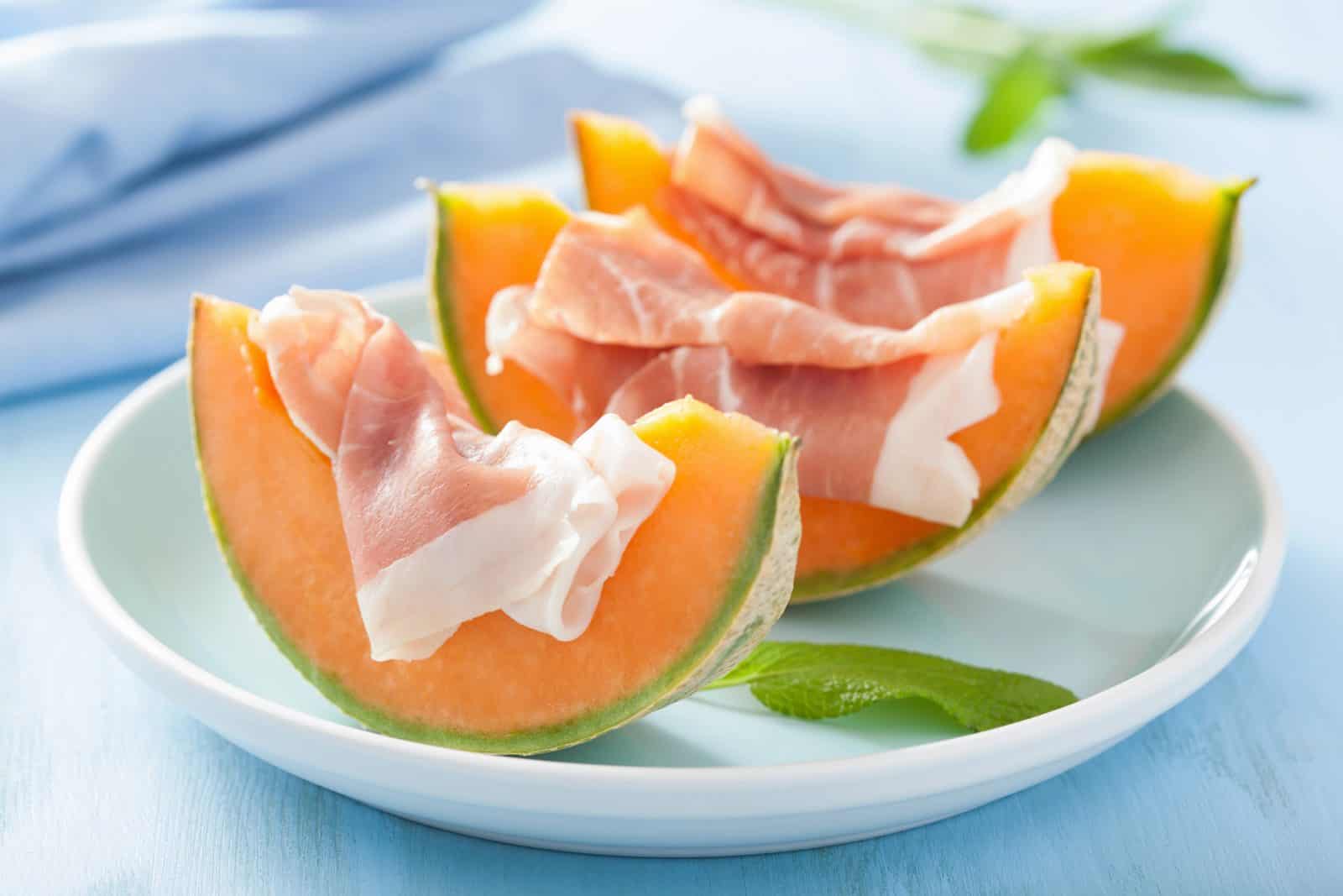 Prosciutto wrapped melon bundle