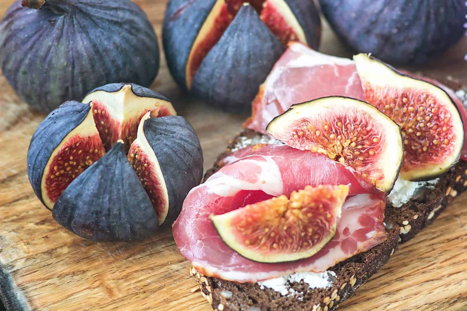 Prosciutto and fig crostini