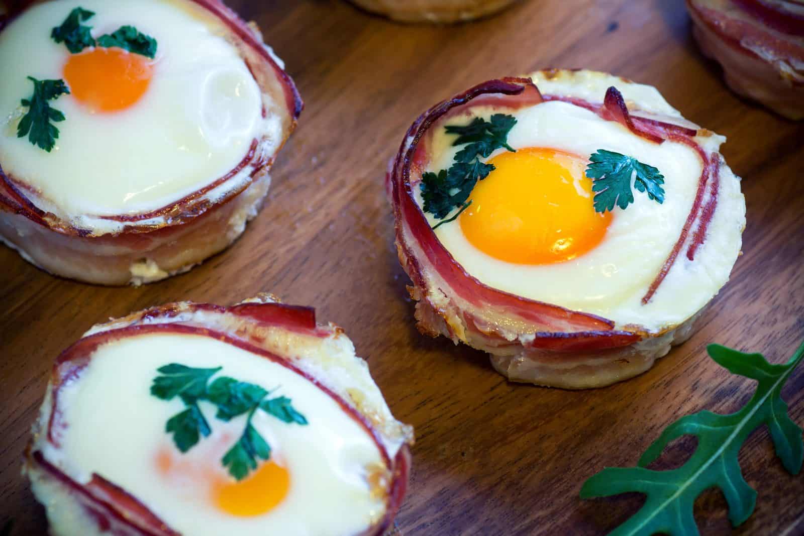 Bacon and spinach egg muffin