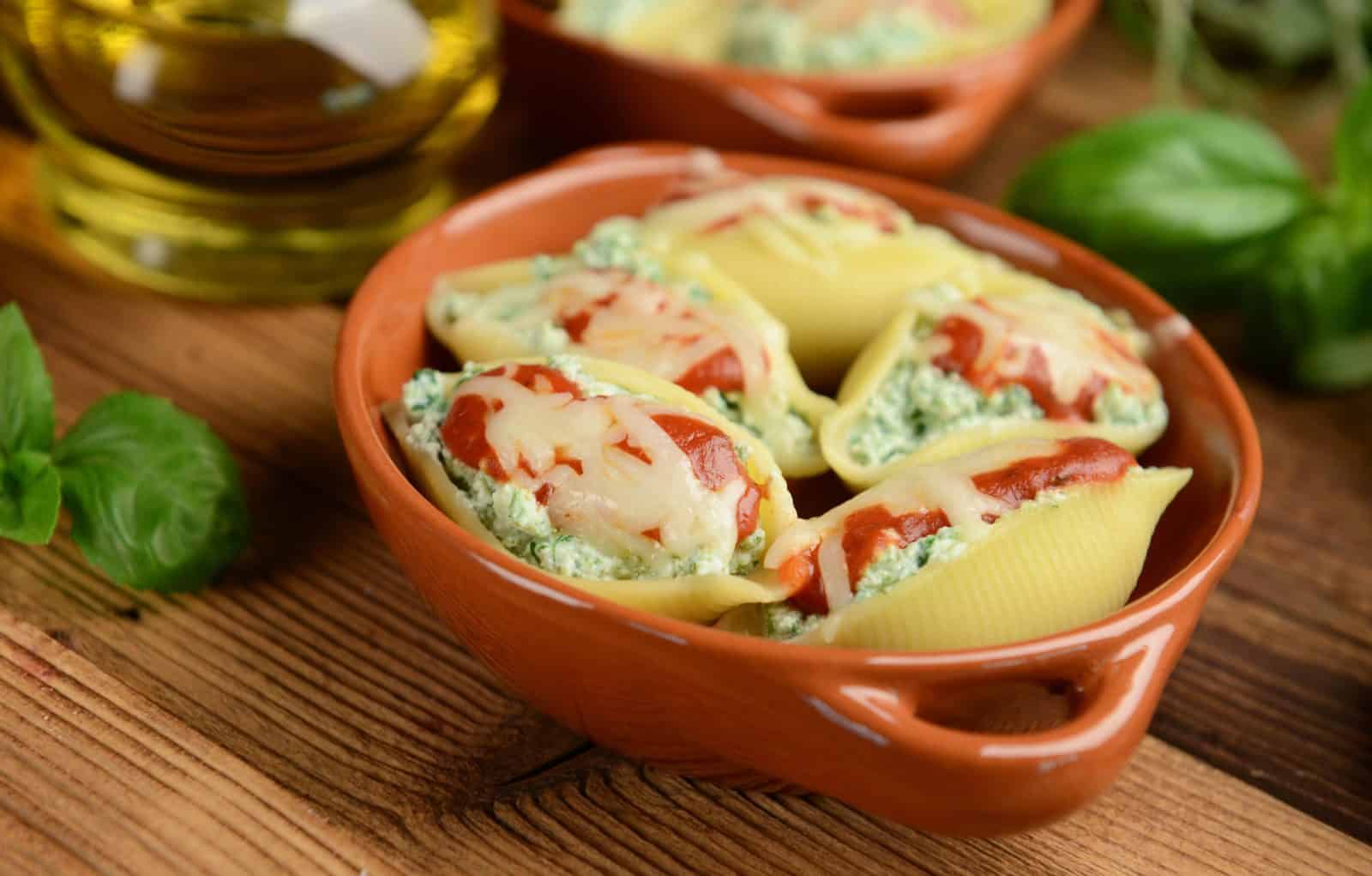 25 Quick and Easy Minced Chicken Recipes 8 Minced chicken and spinach stuffed shell