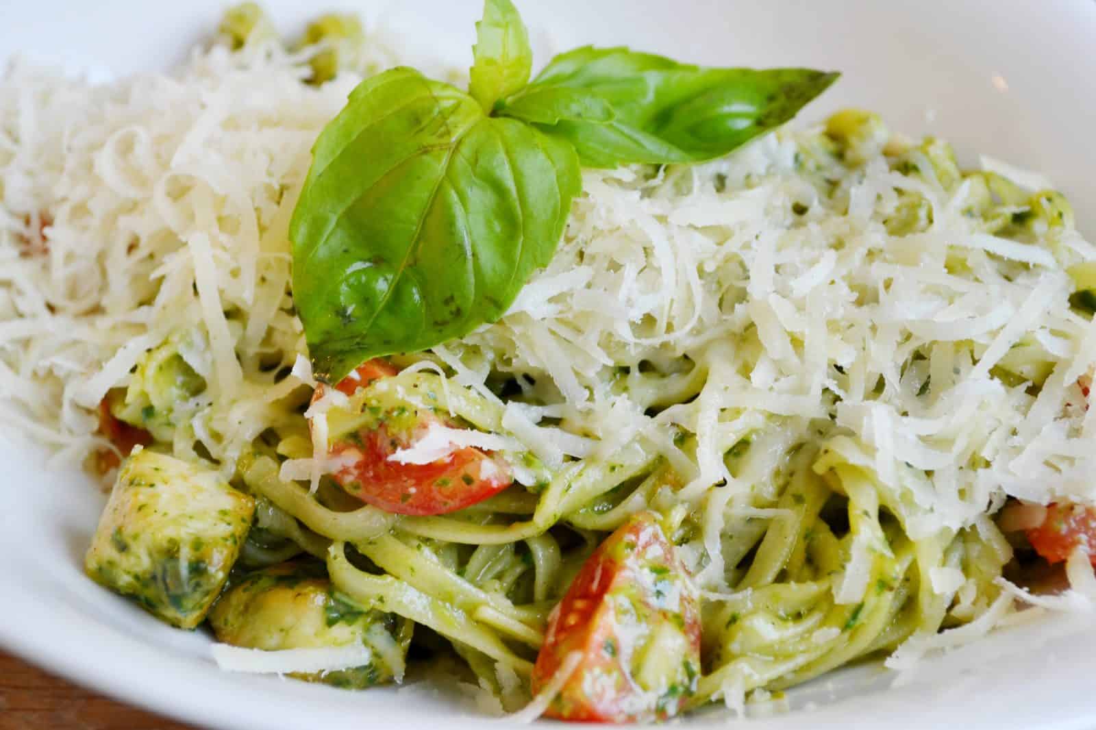 Chicken pesto tossed