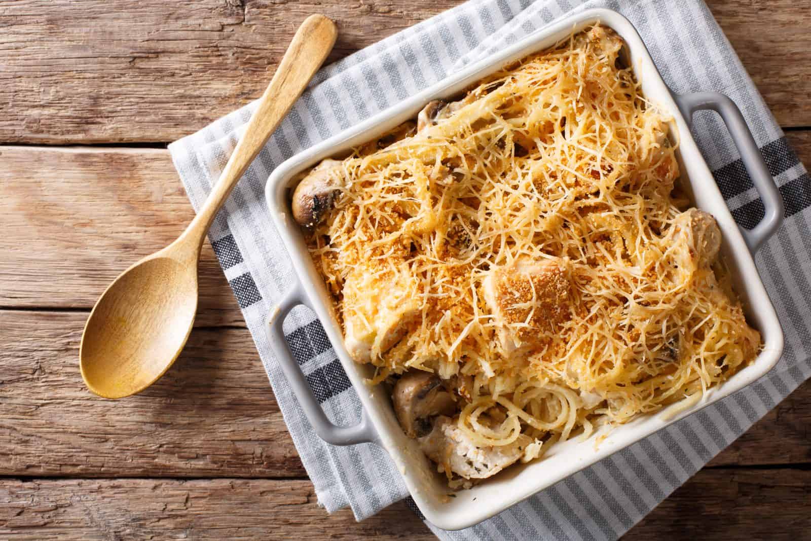 Chicken alfredo spaghetti squash casserole
