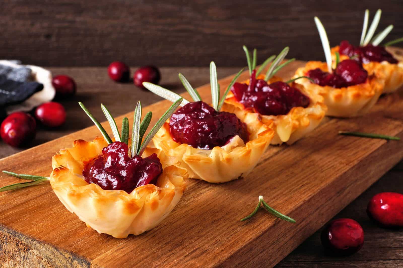 Brie and cranberry phyllo cup