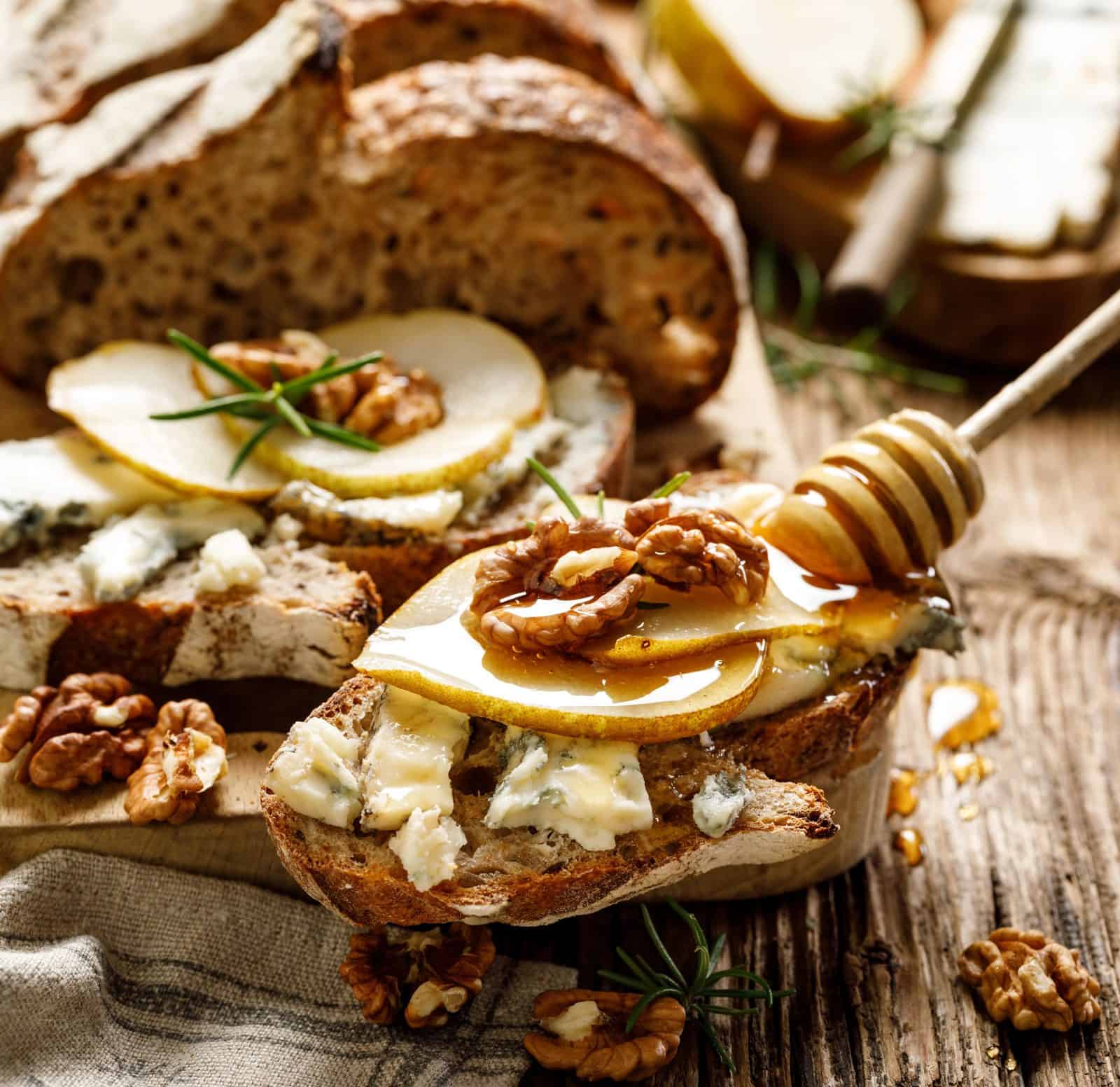 24 Italian Appetizers That Taste Like Rome 68 Crostini with gorgonzola