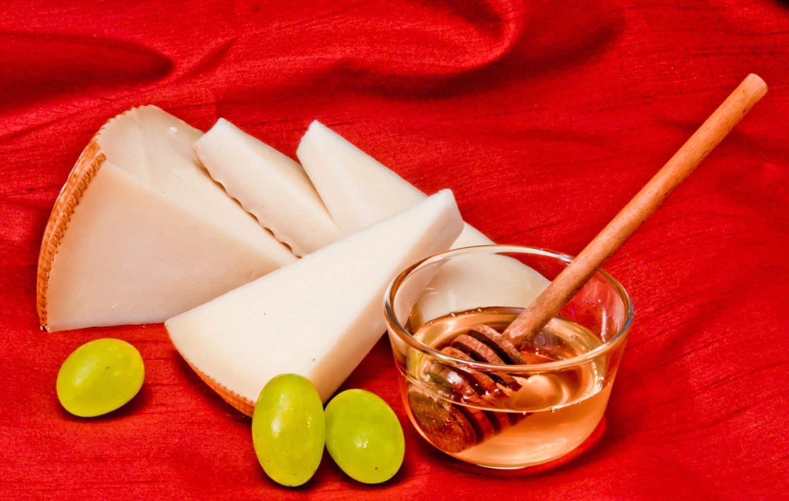 24 Italian Appetizers That Taste Like Rome 78 Pecorino with honey